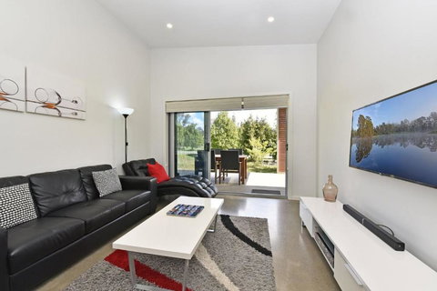 Ironbark Hill Villa 2 Aneis - Accommodation Bookings 1