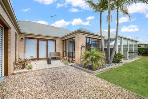 Island Escape - Accommodation Bookings 3