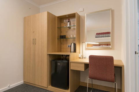 Adelaide Royal Coach - Accommodation Bookings 3