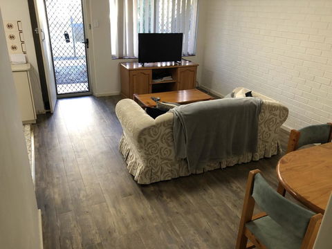 Affordable Comfortable Inglewood Apartment+Pool - Accommodation Bookings 1