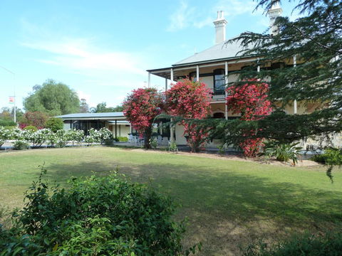 Airlie House Motor Inn - Accommodation Bookings 1