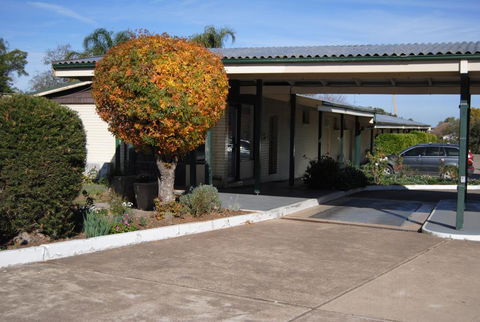 Airlie House Motor Inn - Accommodation Bookings 2
