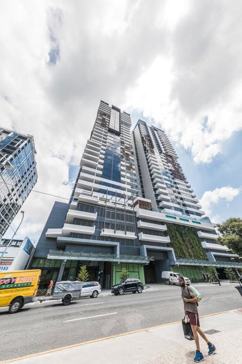 AirTrip Apartments On Merivale Street - Accommodation Bookings 3