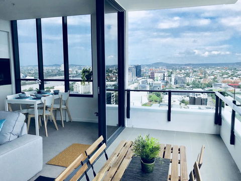 AirTrip Apartments On Merivale Street - Accommodation Bookings 1