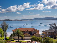 Aislinn' 3/273 Corrie Parade - air con water views BBQ
