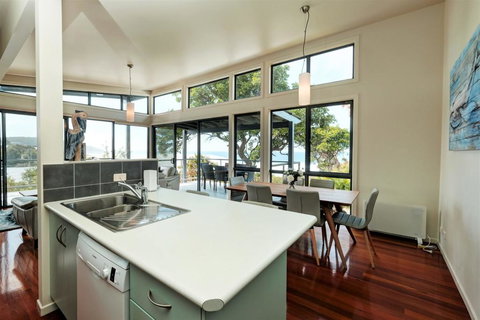 AIYANA - Accommodation Bookings 3