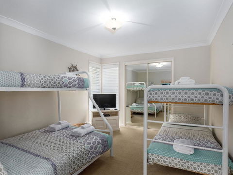 Akarana Beach House :: Jervis Bay Rentals - Accommodation Bookings 1