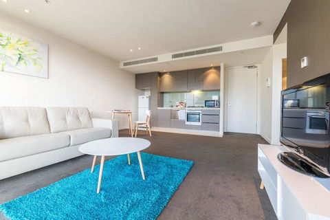 Albert Park City View Stylish 1 Bedroom Apartment - Accommodation Bookings 1