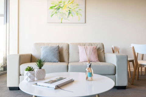 Albert Park City View Stylish 1 Bedroom Apartment - Accommodation Bookings 2