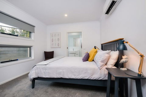 Albury Yalandra Apartment 1 - Accommodation Bookings 3