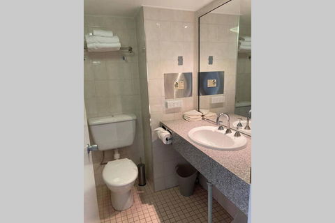 All In 500 Aud Weekly Beachfront The STRAND Studio Apartment - Accommodation Bookings 2