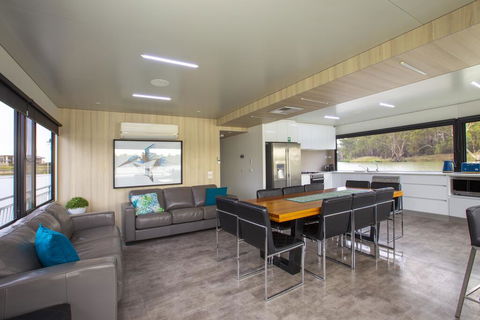 All Seasons Houseboats - Accommodation Bookings 3