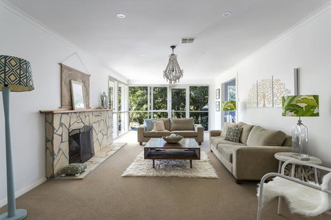 ALLAMBEA - MOUNT ELIZA - Accommodation Bookings 2