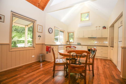 Alpine Arnica Cottage 1 - Accommodation Bookings 2