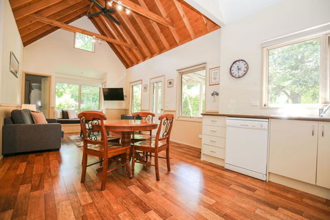 Alpine Arnica Cottage 1 - Accommodation Bookings 3