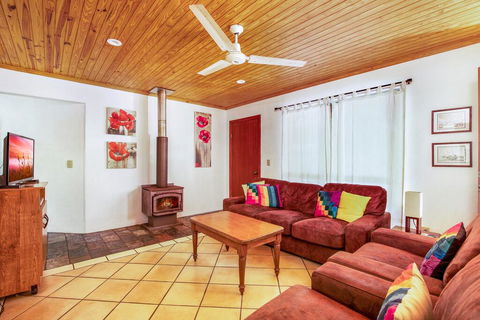 Amaroo - Rainbow Shores Room For Everyone And Walk To Beach - Accommodation Bookings 2