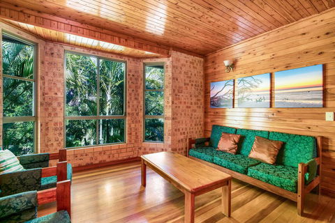 Amaroo - Rainbow Shores Room For Everyone And Walk To Beach - Accommodation Bookings 3