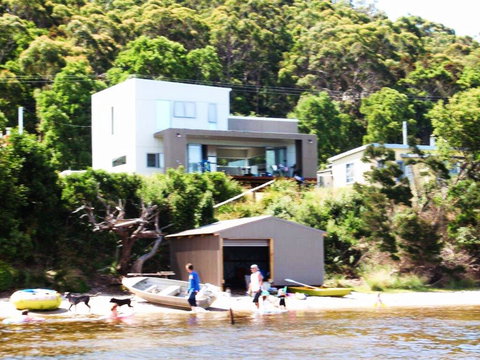 Amazing Ansons Bay Absolute Waterfront Beach House - Accommodation Bookings 0