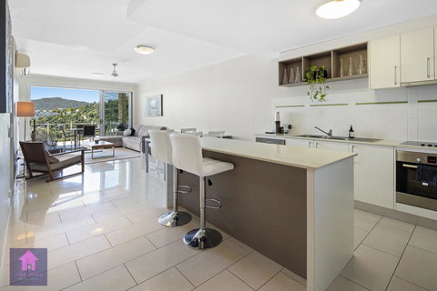 Amazing Ocean Views, Pool, Award Winning Location, Airlie Beach - Accommodation Bookings 2