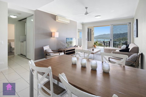 Amazing Ocean Views, Pool, Award Winning Location, Airlie Beach - Accommodation Bookings 0