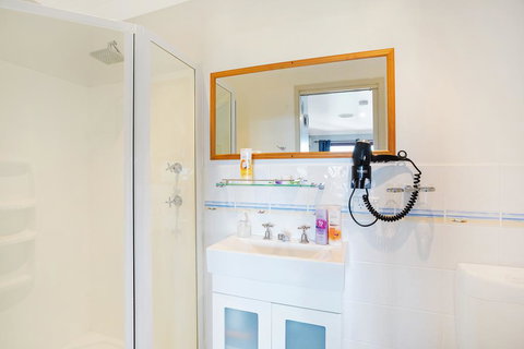 Anchors Aweigh - Accommodation Bookings 3