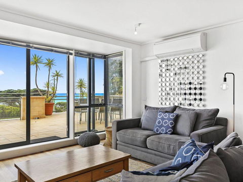 APARTMENT 12 PACIFIC APARTMENTS- Across From The Pier - Accommodation Bookings 2