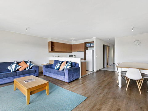 APARTMENT 29 PACIFIC APARTMENTS - Grand Escape With Ocean Views - Accommodation Bookings 3
