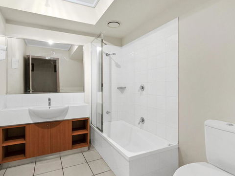 APARTMENT 29 PACIFIC APARTMENTS - Grand Escape With Ocean Views - Accommodation Bookings 1