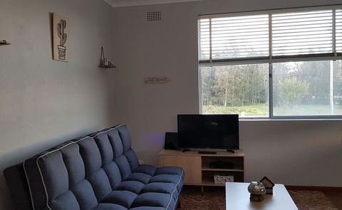 Apartment With Sweeping View Of The Bay, 2 Bedrooms, Sleeps 5 - Accommodation Bookings 3