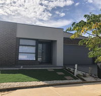 Apple House Tarneit North