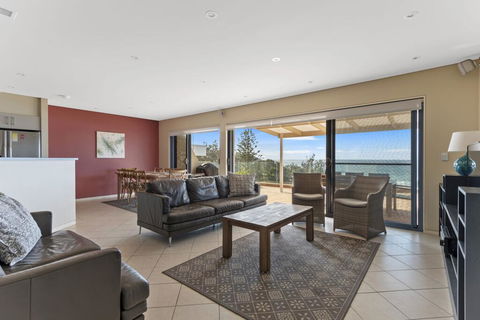 Aqua Shores Penthouse - Accommodation Bookings 1