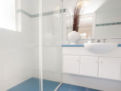 Aquarius Apartment 4 - Accommodation Bookings 3
