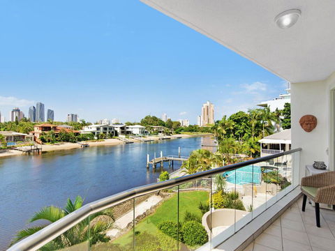 Arc Resort Stunning 3 Bedroom In Broadbeach - Accommodation Bookings 2