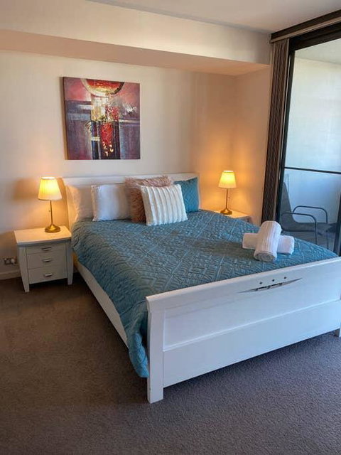 ARENA CENTRAL EXEC VIEWS WINE NETFLIX WIFI PARKING - Accommodation Bookings 3