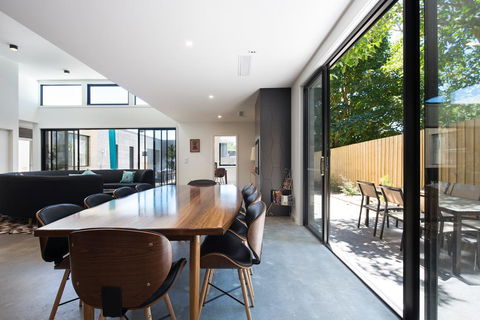 Arenas South - Accommodation Bookings 1