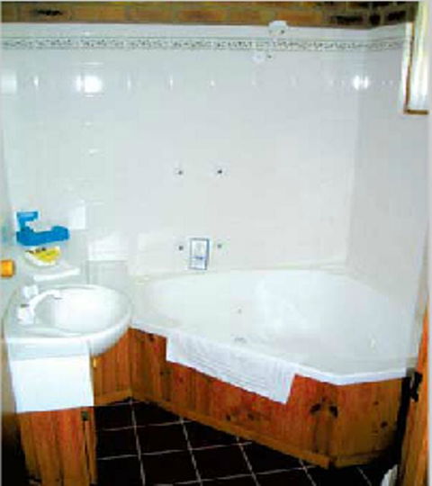 Aristocrat Waurnvale - Accommodation Bookings 3