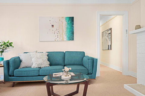 Art Deco Apartment Steps From Harbour And Beach - Accommodation Bookings 0