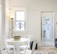 Art Deco Oasis Minutes From the City - Accommodation Bookings
