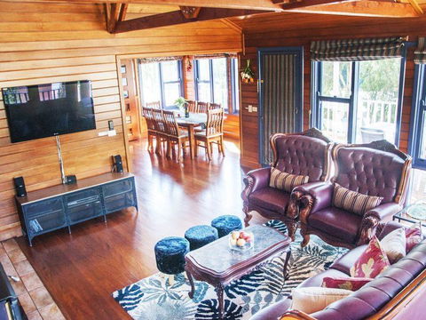 Artee House - A Bright Escape - Accommodation Bookings 0