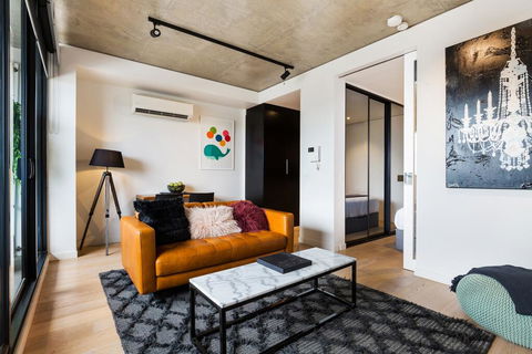Artsy Apartment CBD City Views And Balcony - Accommodation Bookings 0