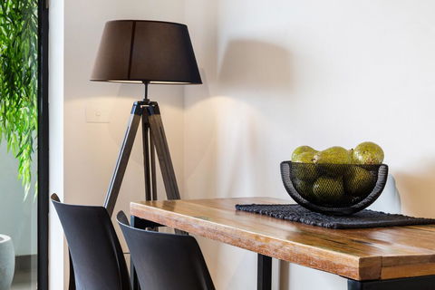 Artsy Apartment CBD City Views And Balcony - Accommodation Bookings 2