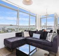 As the Sun Sets - Modern and Spacious 2BR Zetland Apartment Facing the Setting Sun - Accommodation Bookings