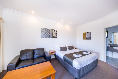 Ascot Lodge Motor Inn - Accommodation Bookings 1