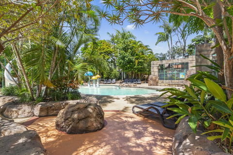 Ashmore Palms Holiday Village - Accommodation Bookings 1
