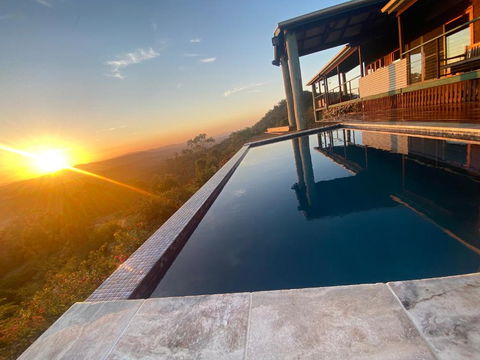 Luxurious Hinterland Guest House With HEATED POOL Sleeps 10 Brisbane Scenic Rim Gold Coast - Accommodation Bookings 3