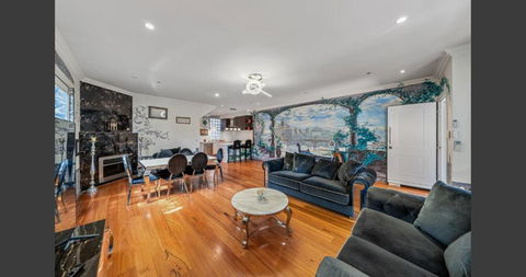 Luxury Beachfront Apartment In Sandringham - Accommodation Bookings 2