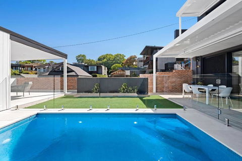 Luxury NEW 5BDRM Oasis With Heated Pool - Accommodation Bookings 0