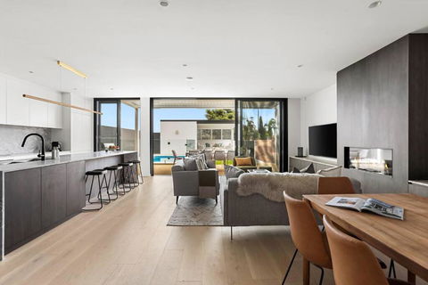 Luxury NEW 5BDRM Oasis With Heated Pool - Accommodation Bookings 1
