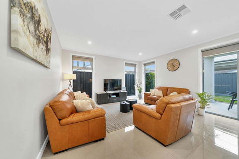 Luxury On City Fringe In Klemzig By Elegant Stays - Accommodation Bookings 3