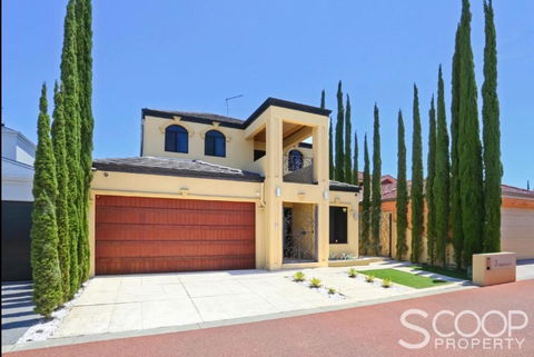 LUXURY VILLA W POOL & SPAS - Accommodation Bookings 3